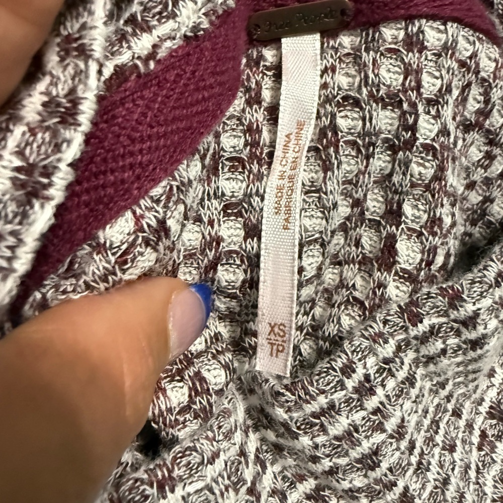 Free People Cropped Turtleneck Knit Sweater -White &Burgundy - Picture 4 of 5